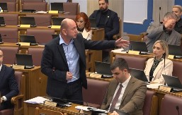 Knežević upozorio na opasnost od istorijskih sapunica